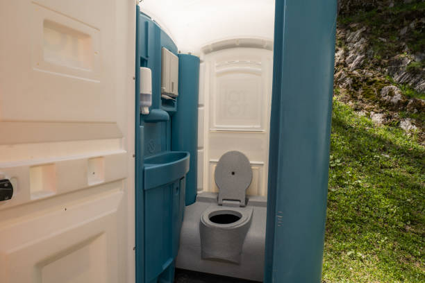 Best Portable restroom trailer rental  in Staffd, OR